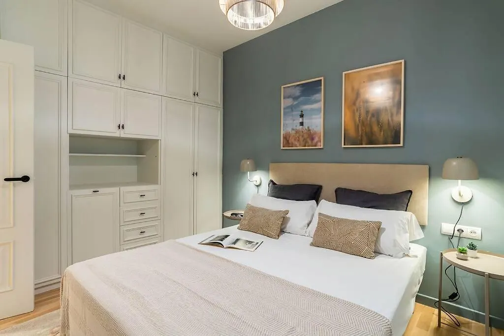 Modern Stylish 3 Bedroom Arco De Triunfo Barselona Daire