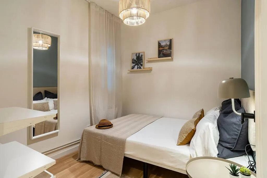 Modern Stylish 3 Bedroom Arco De Triunfo Barselona Daire